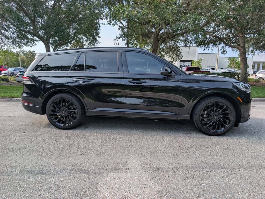 Used 2025 Lincoln Aviator Reserve w/ Jet Appearance Package RWD image 10