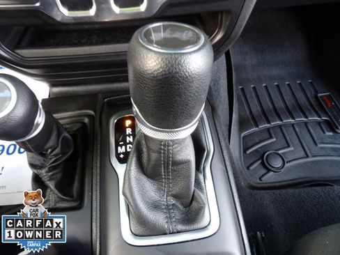 Used 2020 Jeep Wrangler Sport image 27