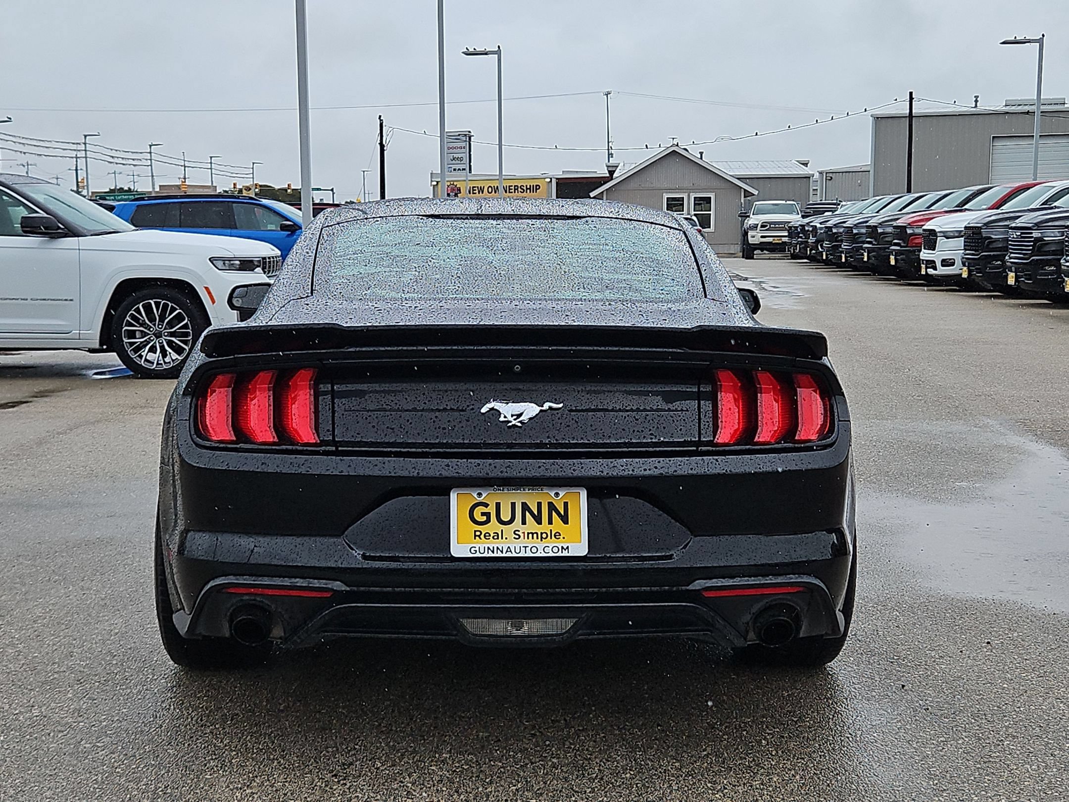 Used 2018 Ford Mustang Coupe RWD image 4