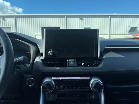 Used 2025 Toyota RAV4 XLE image 21