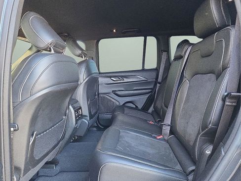 Used 2023 Jeep Grand Cherokee Altitude image 15