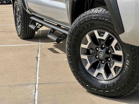 Used 2023 Toyota Tacoma TRD Off-Road image 9