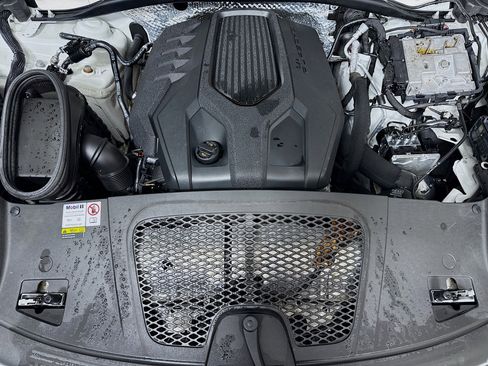 Certified 2023 Porsche Macan image 30