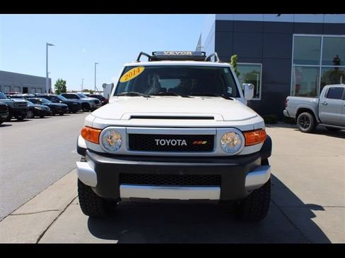 Used 2014 Toyota FJ Cruiser 4WD w/ Convenience Package image 2