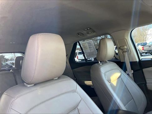 Used 2023 Ford Explorer Limited image 22