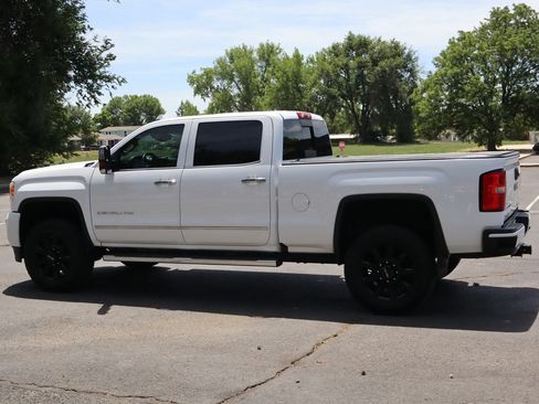 Used 2016 GMC Sierra 2500 Denali w/ Driver Alert Package AWD/4WD image 8