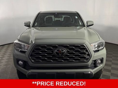 Used 2022 Toyota Tacoma TRD Off-Road w/ Technology Package image 2