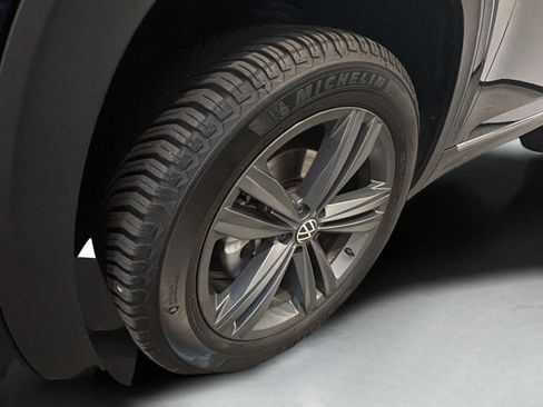 Used 2020 Volkswagen Atlas Cross Sport SE w/ Panoramic Sunroof Package image 4