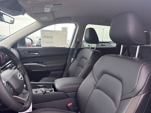 New 2026 Nissan Pathfinder SL image 24