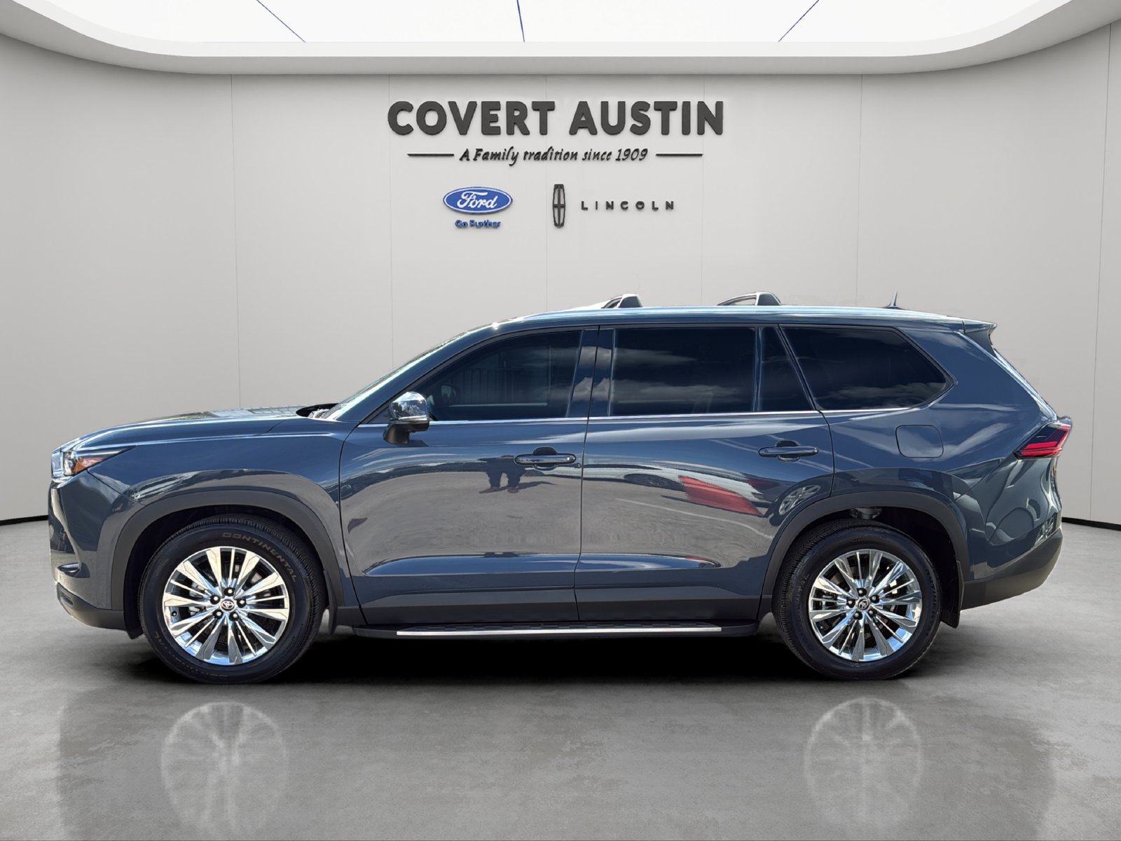 Used 2025 Toyota Grand Highlander AWD image 2