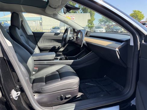 Used 2019 Tesla Model 3 RWD image 13
