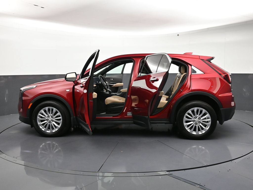 Used 2024 Cadillac XT4 Luxury w/ Cold Weather Package AWD/4WD image 34