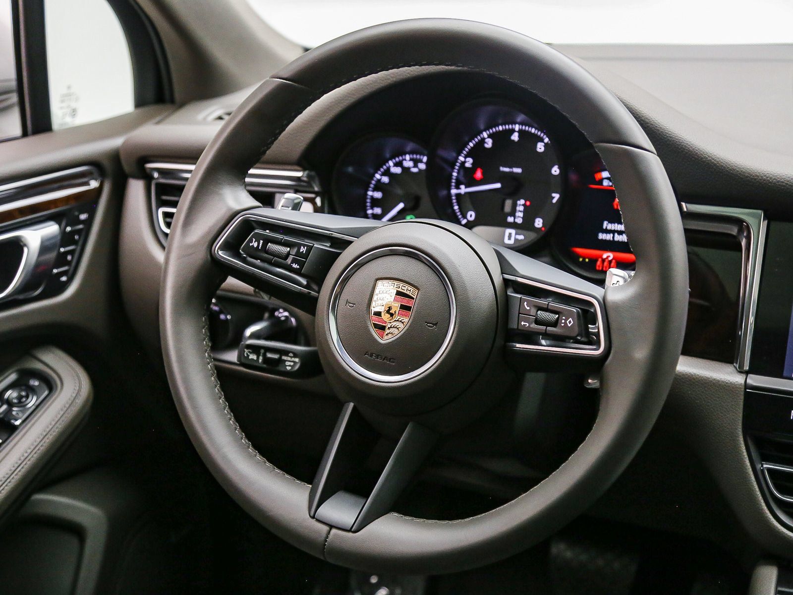 Certified 2026 Porsche Macan AWD/4WD image 19