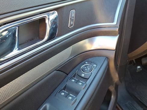 Certified 2019 Ford Explorer XLT image 15