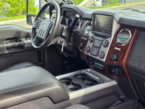 Used 2015 Ford F250 Lariat w/ Lariat Ultimate Package AWD/4WD image 20