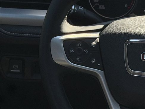 Used 2023 GMC Acadia SLT w/ Elevation Edition image 12