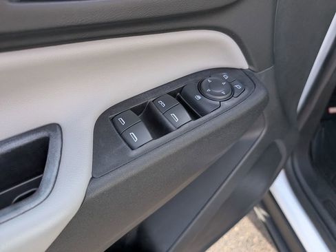 Used 2019 Chevrolet Equinox LT image 15