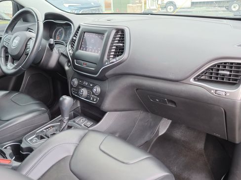 Used 2019 Jeep Cherokee Latitude Plus w/ Comfort/Convenience Group image 36