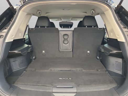 Used 2017 Nissan Rogue SV w/ SV Premium Package image 34