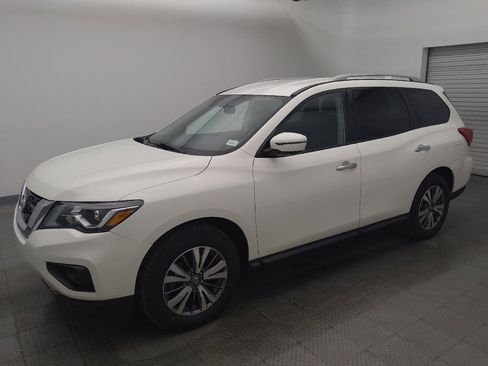 Used 2020 Nissan Pathfinder SV AWD/4WD image 2
