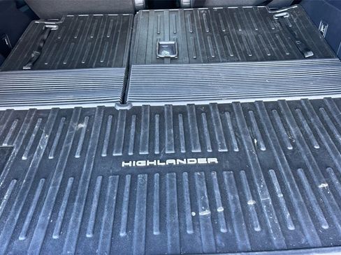 Certified 2025 Toyota Highlander XLE image 17