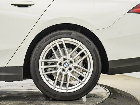 Used 2025 BMW 530i w/ Premium Package image 11