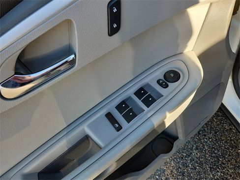 Used 2011 Chevrolet Traverse LT w/ Personal Connectivity Package image 21