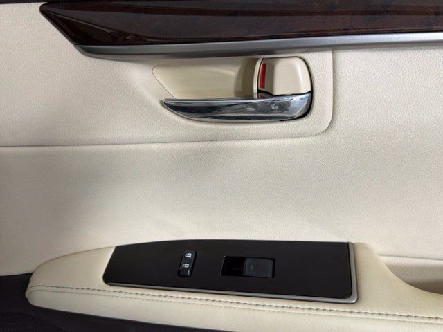 Used 2016 Lexus ES 350 w/ Luxury Package w/Wood Trim FWD image 28