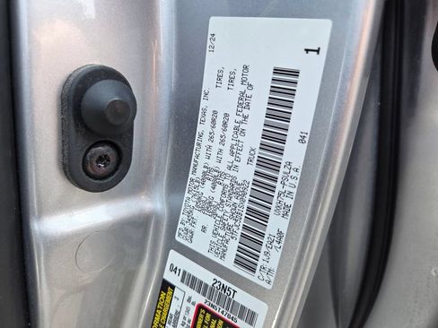 Used 2025 Toyota Tundra Limited AWD/4WD image 16