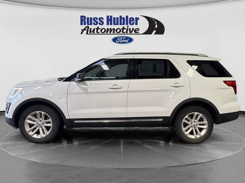 Used 2017 Ford Explorer XLT image 2