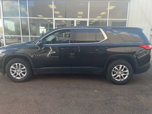 Used 2021 Chevrolet Traverse LS image 3