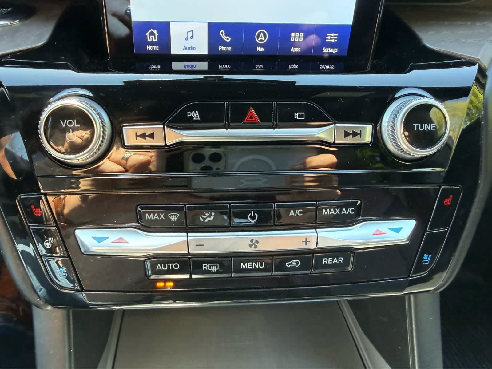 Used 2022 Ford Explorer Platinum w/ Equipment Group 601A AWD/4WD image 25