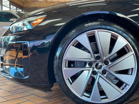 Used 2022 Audi e-tron GT Prestige w/ Prestige Package image 6