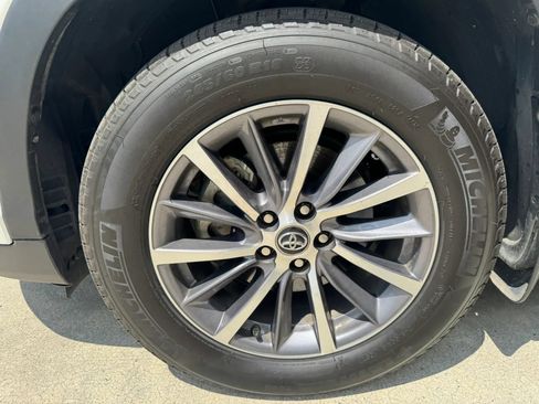 Used 2017 Toyota Highlander XLE AWD/4WD image 22