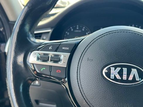 Used 2017 Kia Cadenza Premium FWD image 20