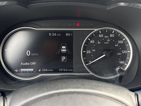 Used 2025 Nissan Versa SV FWD image 39