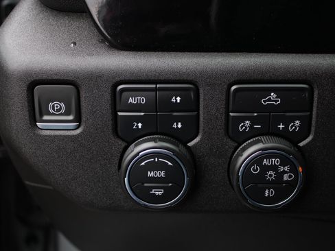 Used 2023 Chevrolet Silverado 1500 RST w/ Z71 Off-Road Package image 9