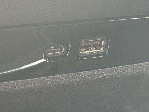 Used 2025 Buick Enclave Preferred image 21