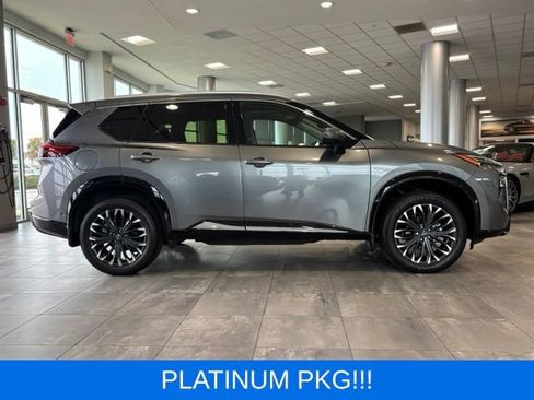Used 2024 Nissan Rogue Platinum w/ Platinum Premium Package FWD image 3