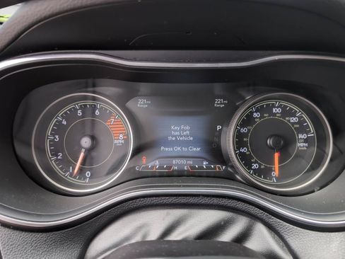 Used 2020 Jeep Cherokee Trailhawk w/ Cold Weather Group AWD/4WD image 24