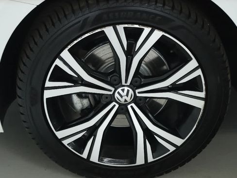 Used 2022 Volkswagen Passat 2.0T SE FWD image 37