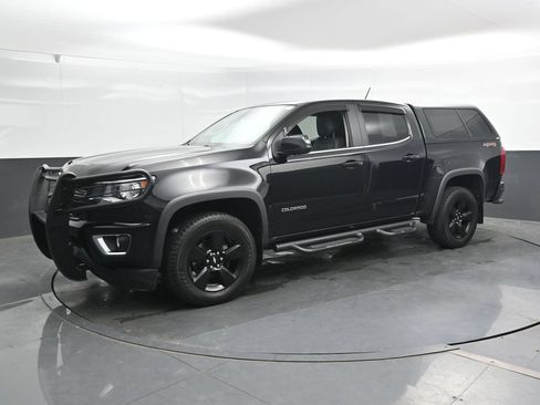 Used 2017 Chevrolet Colorado LT w/ Midnight Edition AWD/4WD image 6