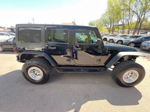 Used 2014 Jeep Wrangler Unlimited Rubicon w/ Connectivity Group AWD/4WD image 8