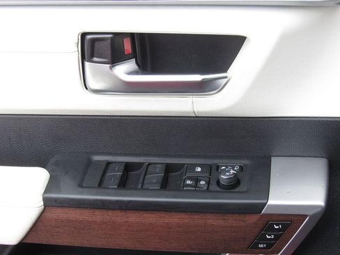 Used 2024 Toyota Sequoia Platinum AWD/4WD image 44