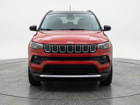 Used 2025 Jeep Compass Limited AWD/4WD image 2