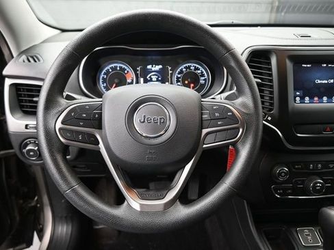 Used 2019 Jeep Cherokee Latitude w/ Popular Appearance Group FWD image 31