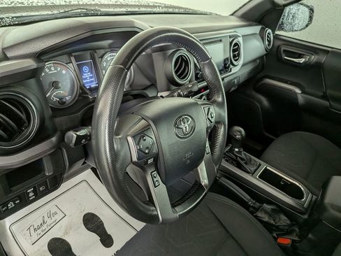 Used 2018 Toyota Tacoma TRD Off-Road w/ Technology Package AWD/4WD image 20