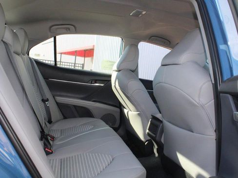 Used 2024 Toyota Camry SE image 8