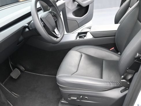 Used 2026 Tesla Model Y AWD image 13