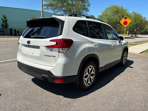 Used 2023 Subaru Forester Premium AWD/4WD image 3